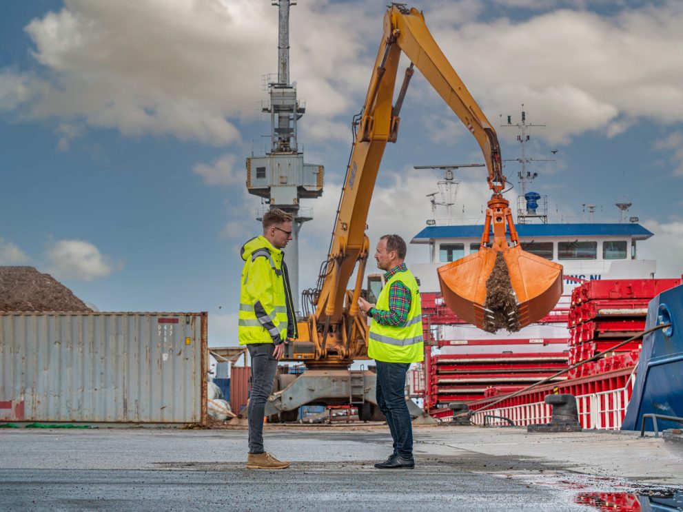 waste_wood_ship_loading waste_wood_ship_loading